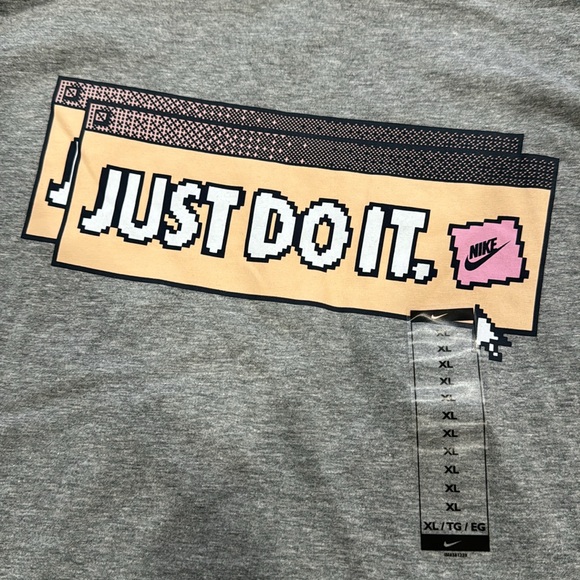 🩶Nike Sportswear Typography Printed Round
Neck T-shirt - Picture 7 of 8